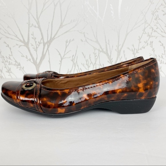 CLARKS Tortoise Shell Print Rounded Toe Loafers 6 - Picture 4 of 9